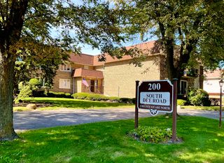 200 S Dee Road 1A, Park Ridge, IL 60068