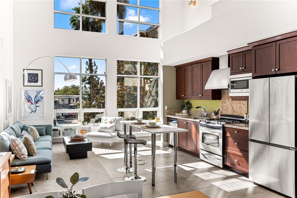 918 E Civic Center Drive, Santa Ana, CA 92701 — exterior