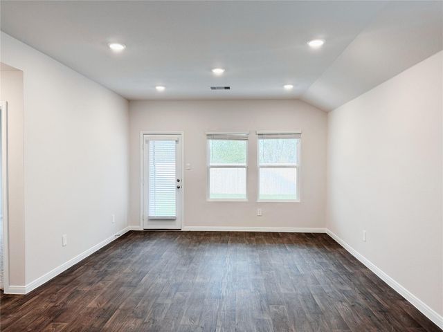 204 ADDISON PL, Lockhart, TX 78644