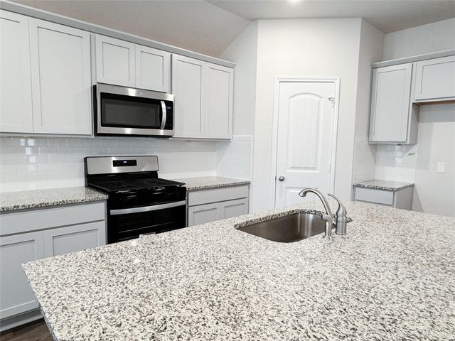 204 ADDISON PL, Lockhart, TX 78644