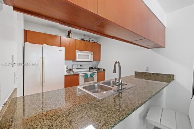 1200 Brickell Bay Drive 3714, Miami, FL 33131
