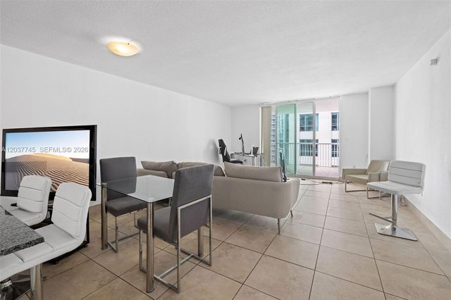 1200 Brickell Bay Drive 3714, Miami, FL 33131