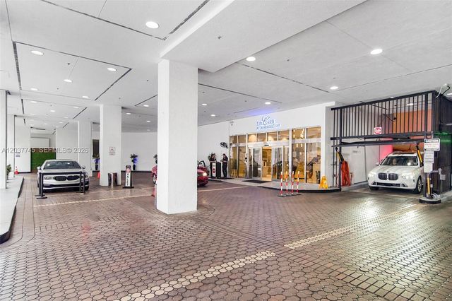 1200 Brickell Bay Drive 3714, Miami, FL 33131