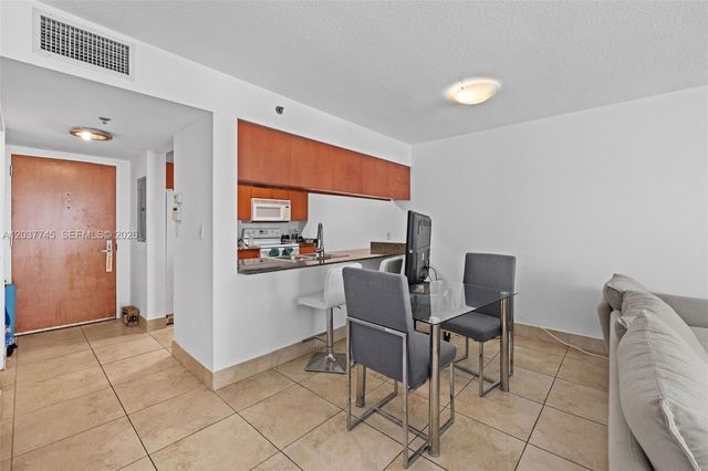 1200 Brickell Bay Drive 3714, Miami, FL 33131