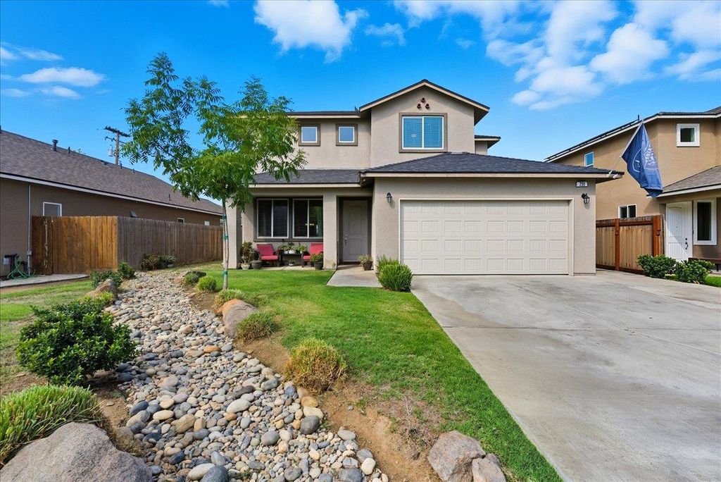 Image 1 of property listing at 299 Alder Street, Dinuba, CA 93618