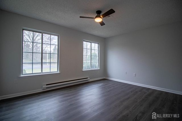 659-B Azalea Plaza, Monroe, NJ 08831