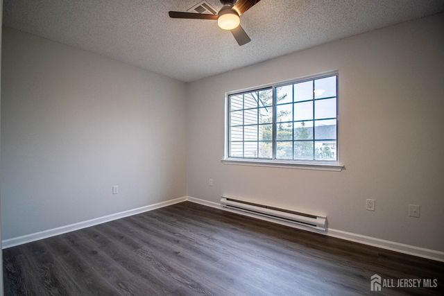 659-B Azalea Plaza, Monroe, NJ 08831