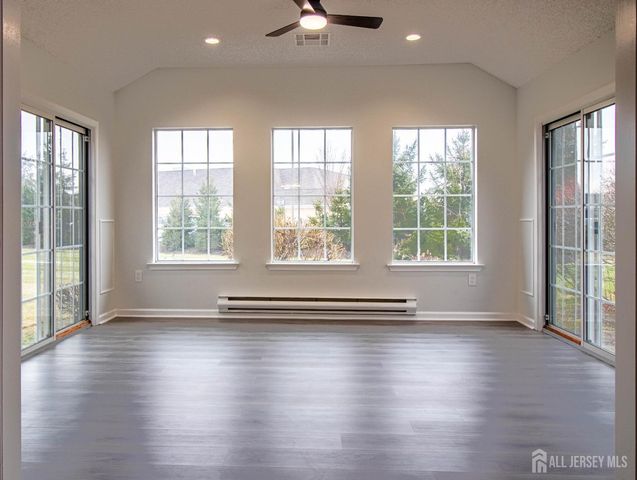 659-B Azalea Plaza, Monroe, NJ 08831