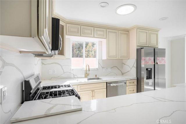 592 South Street A, Glendale, CA 91202