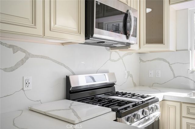 592 South Street A, Glendale, CA 91202