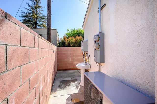 592 South Street A, Glendale, CA 91202