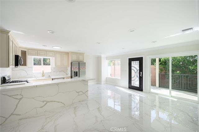 592 South Street A, Glendale, CA 91202