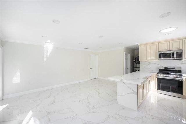592 South Street A, Glendale, CA 91202