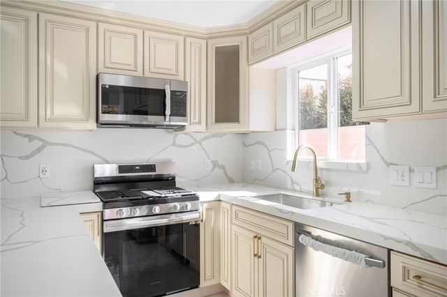 592 South Street A, Glendale, CA 91202