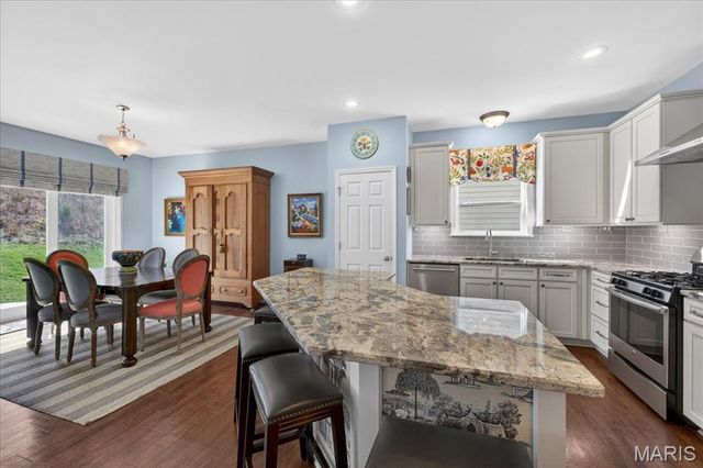 952 Meramec Grove Drive, Ballwin, MO 63021