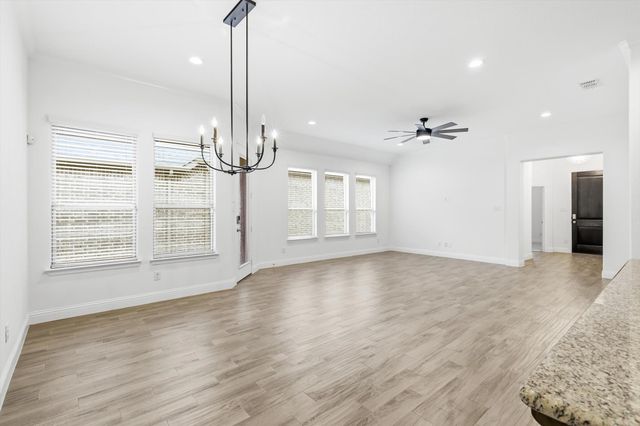 916 10th Street, Argyle, TX 76226