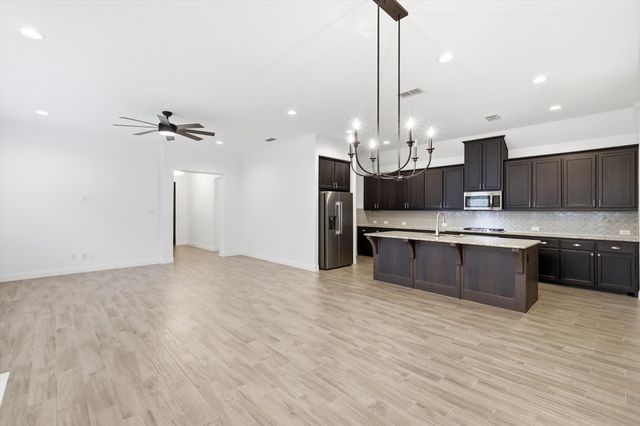 916 10th Street, Argyle, TX 76226