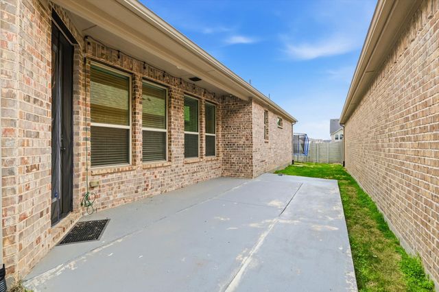 916 10th Street, Argyle, TX 76226