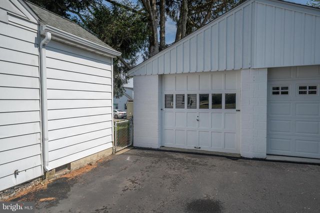 1305 CENTER RD, Drexel Hill, PA 19026