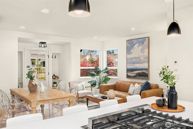 8913 8th Avenue NE, Seattle, WA 98115
