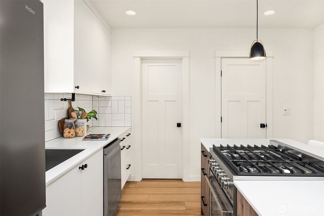 8913 8th Avenue NE, Seattle, WA 98115