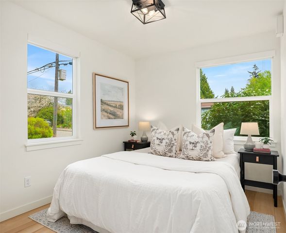 8913 8th Avenue NE, Seattle, WA 98115