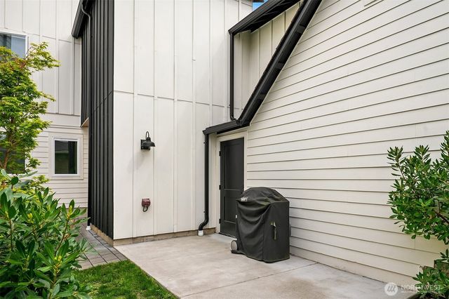 8913 8th Avenue NE, Seattle, WA 98115
