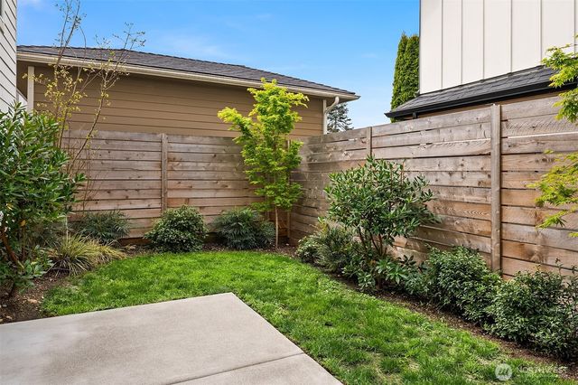 8913 8th Avenue NE, Seattle, WA 98115