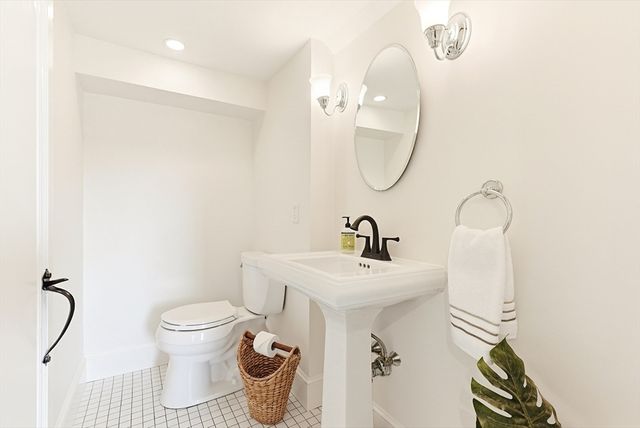 122 Great Plain Ave, Wellesley, MA 02482