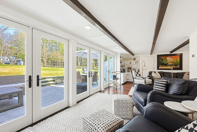 122 Great Plain Ave, Wellesley, MA 02482