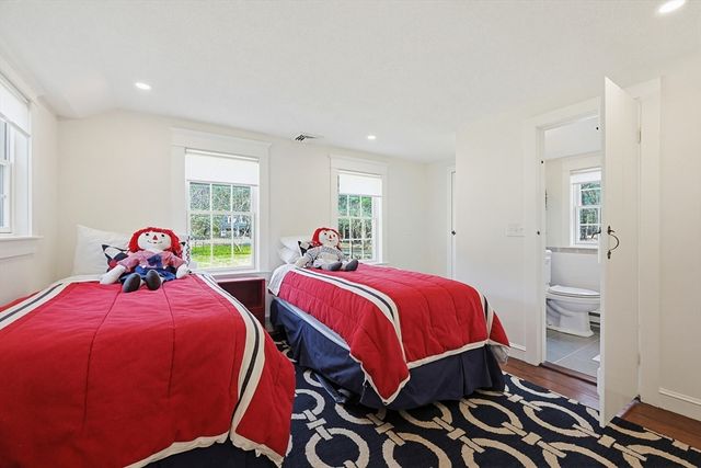 122 Great Plain Ave, Wellesley, MA 02482