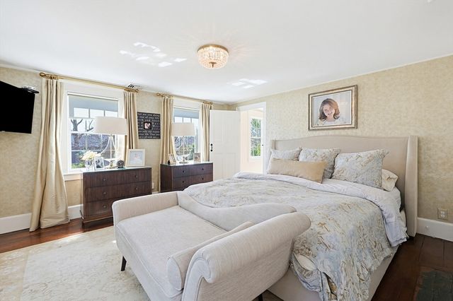 122 Great Plain Ave, Wellesley, MA 02482