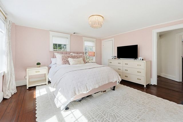 122 Great Plain Ave, Wellesley, MA 02482