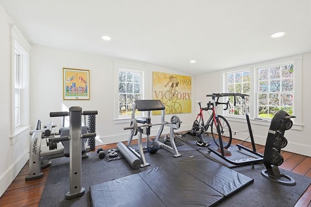 122 Great Plain Ave, Wellesley, MA 02482