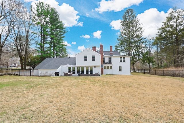 122 Great Plain Ave, Wellesley, MA 02482