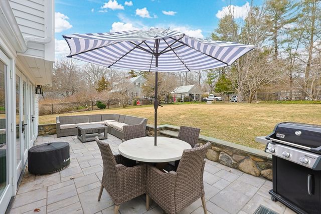 122 Great Plain Ave, Wellesley, MA 02482