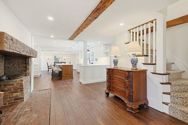 122 Great Plain Ave, Wellesley, MA 02482