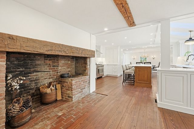 122 Great Plain Ave, Wellesley, MA 02482