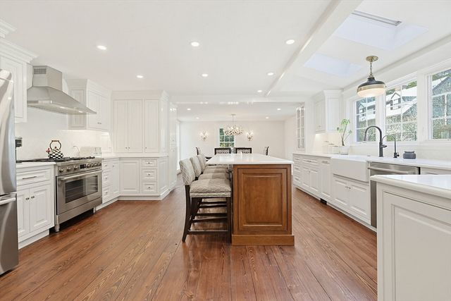 122 Great Plain Ave, Wellesley, MA 02482