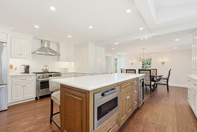 122 Great Plain Ave, Wellesley, MA 02482