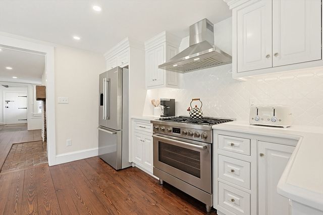 122 Great Plain Ave, Wellesley, MA 02482