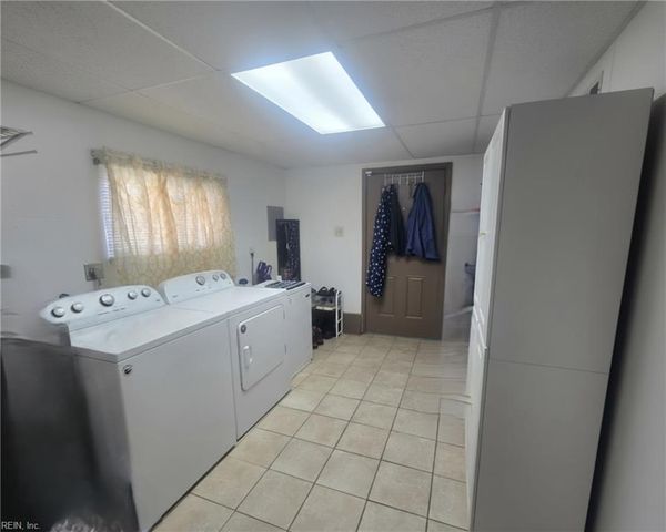 1505 Sparrow RD, Chesapeake, VA 23325