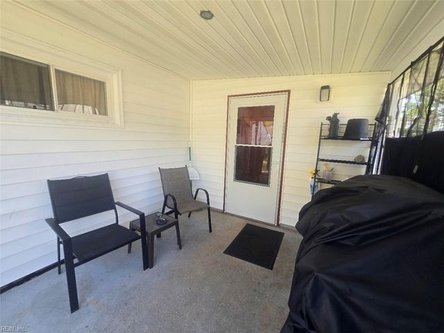 1505 Sparrow RD, Chesapeake, VA 23325