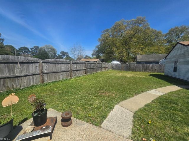 1505 Sparrow RD, Chesapeake, VA 23325