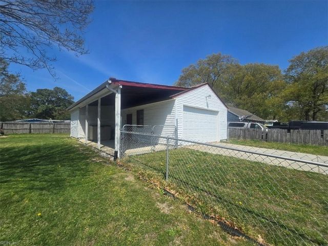 1505 Sparrow RD, Chesapeake, VA 23325