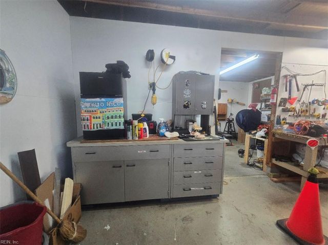 1505 Sparrow RD, Chesapeake, VA 23325