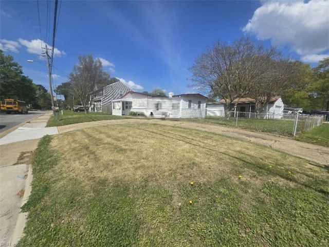 1505 Sparrow RD, Chesapeake, VA 23325