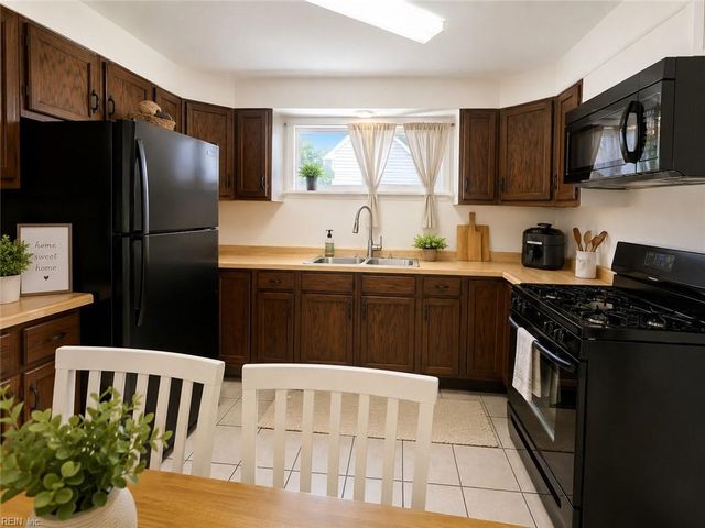 1505 Sparrow RD, Chesapeake, VA 23325