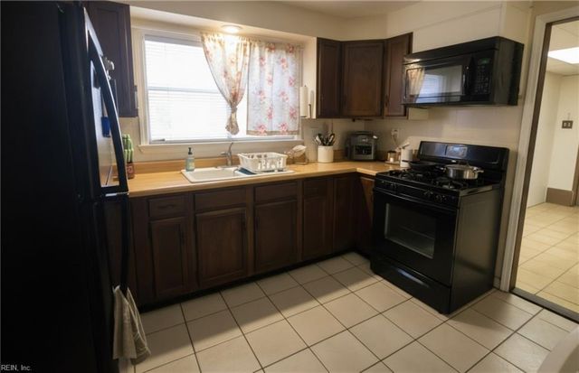 1505 Sparrow RD, Chesapeake, VA 23325