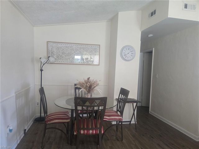1505 Sparrow RD, Chesapeake, VA 23325